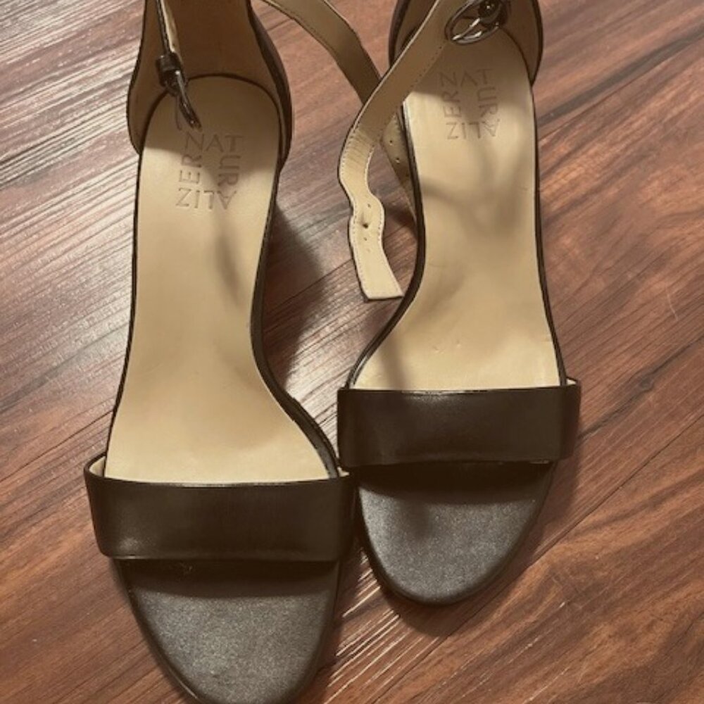Size 8 Wide - Naturalizer Vera - Black Leather Heels, Excellent Condition